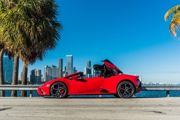 Lamborghini Huracán rental image